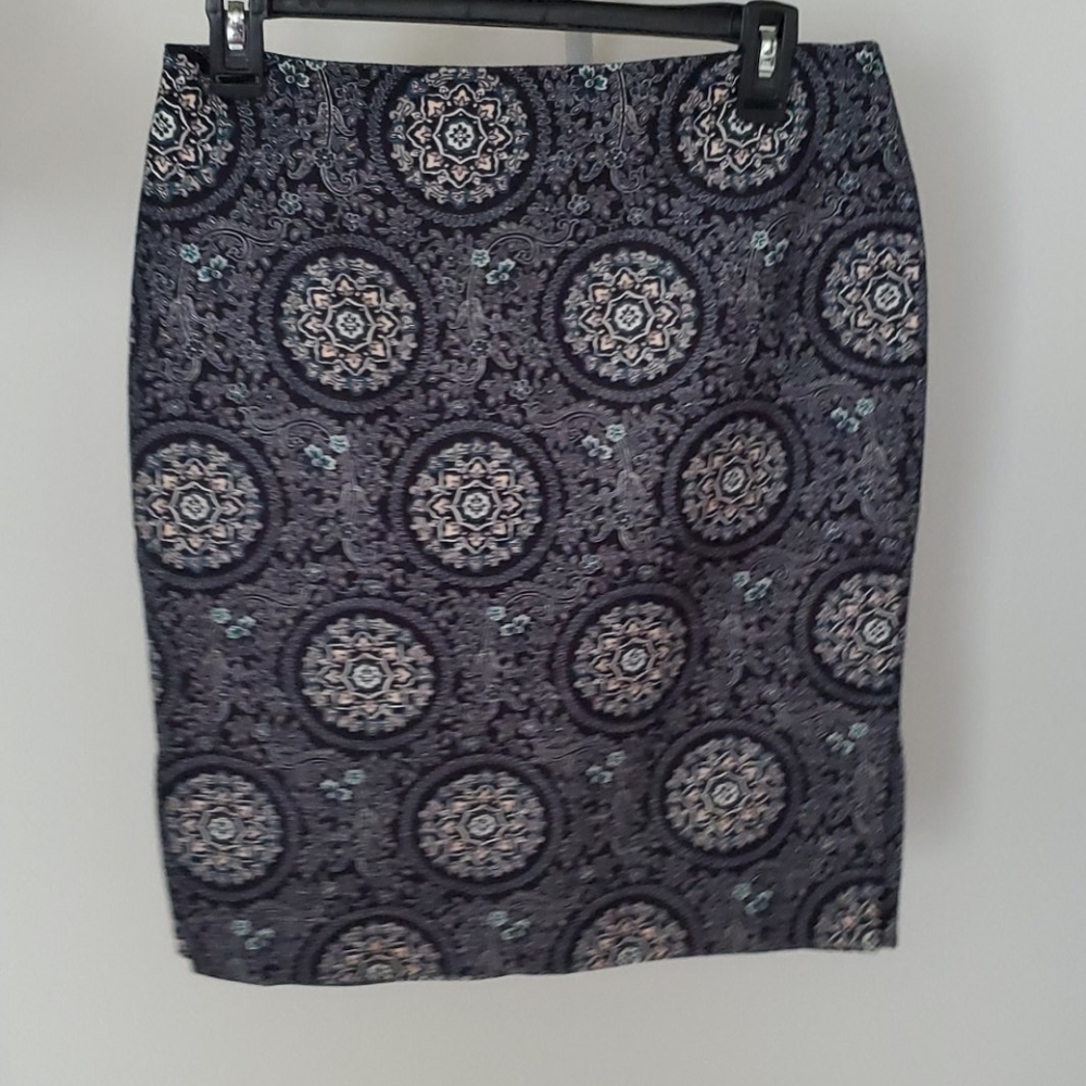 Semi pencil skirt